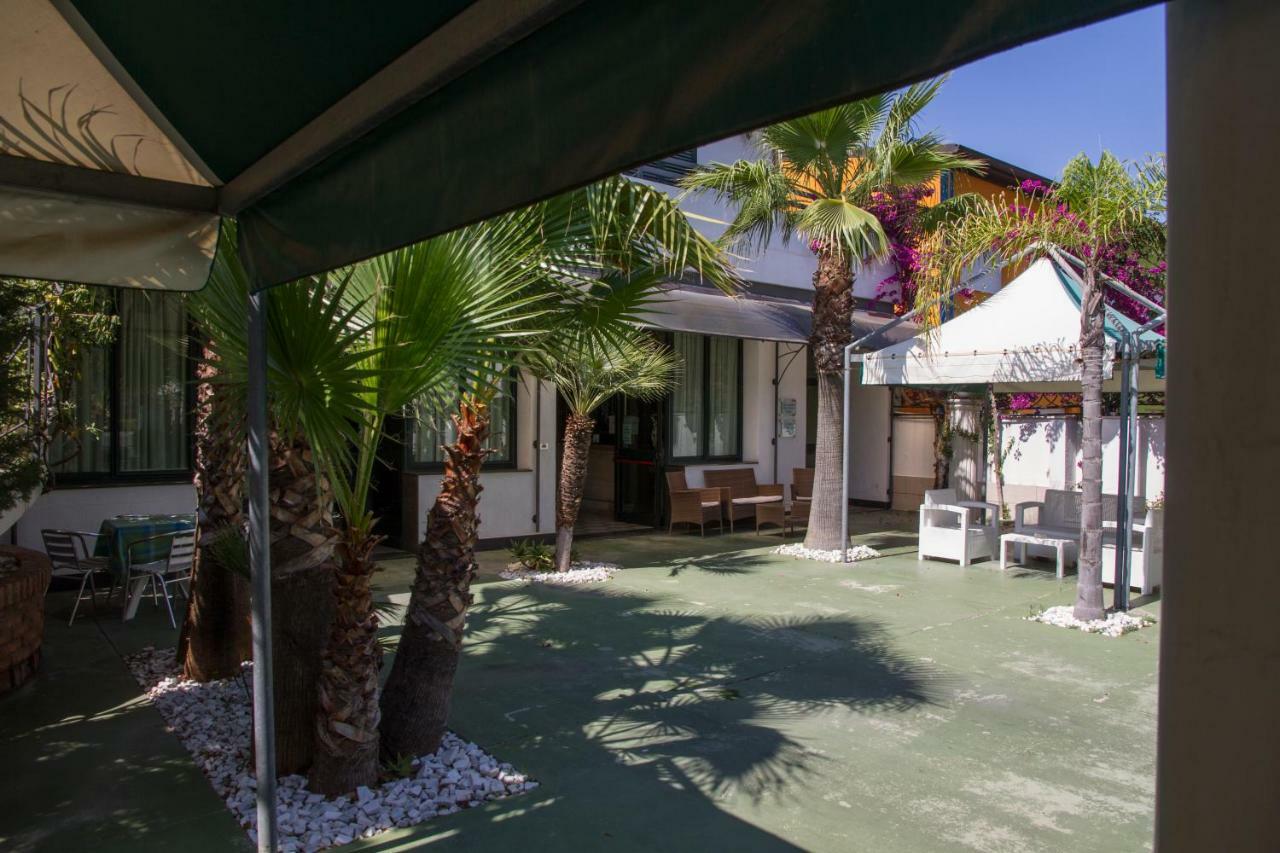 Hotel Atena Cirò Marina Kültér fotó